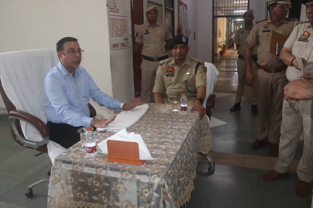 पुलिस महानिरीक्षक कुलदीप सिंह ने अदालत परिसर हांसी में एनडीपीएस मामलों से संबंधित मालखाने का किया निरीक्षण